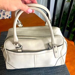 Off white shoulder bag